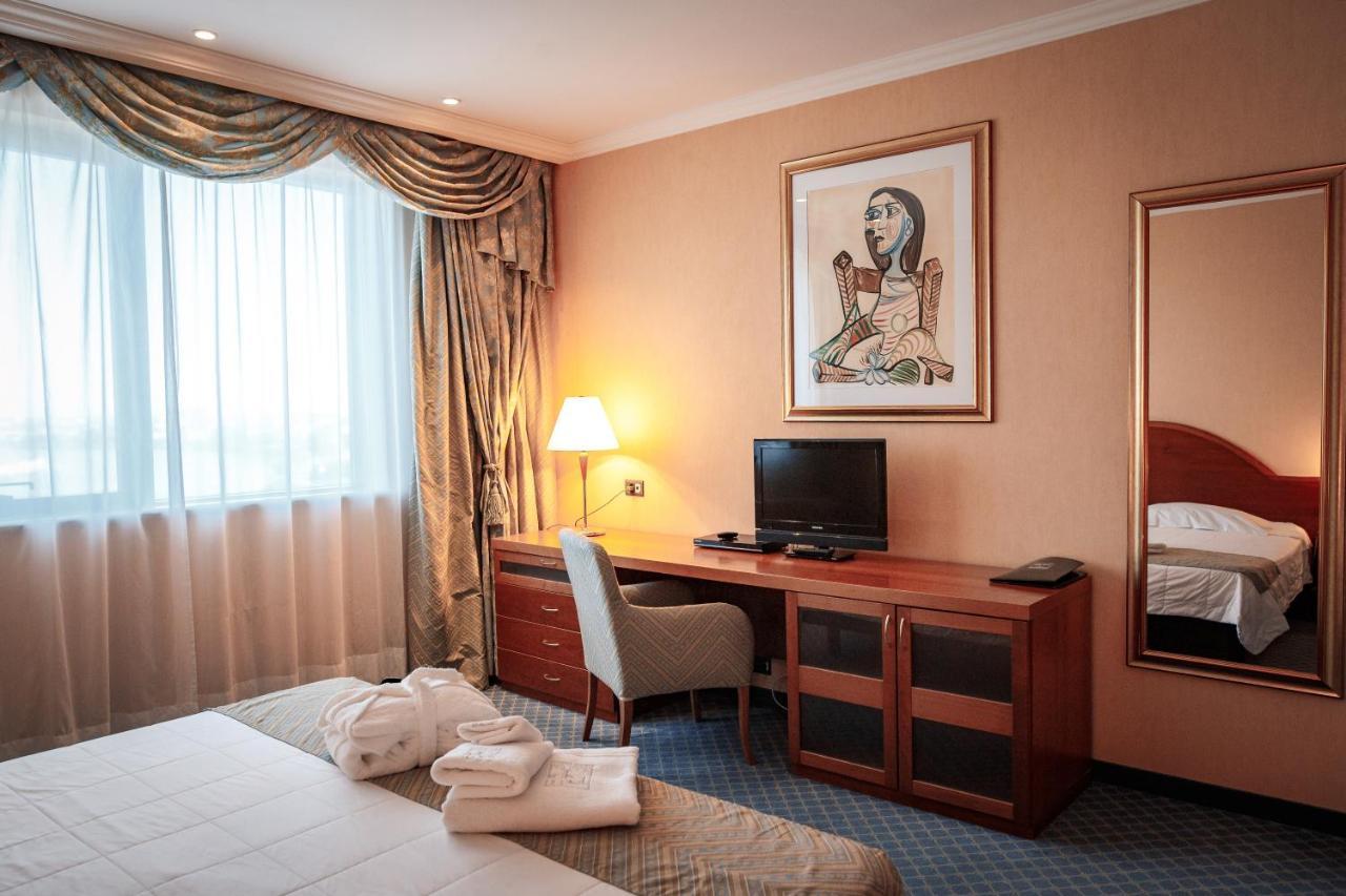 River Palace Hotel Atyrau Ngoại thất bức ảnh