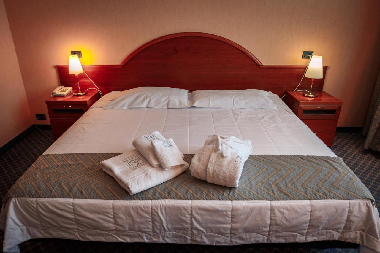 River Palace Hotel Atyrau Ngoại thất bức ảnh