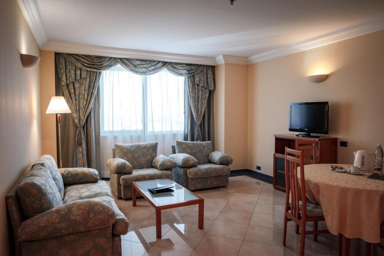 River Palace Hotel Atyrau Ngoại thất bức ảnh