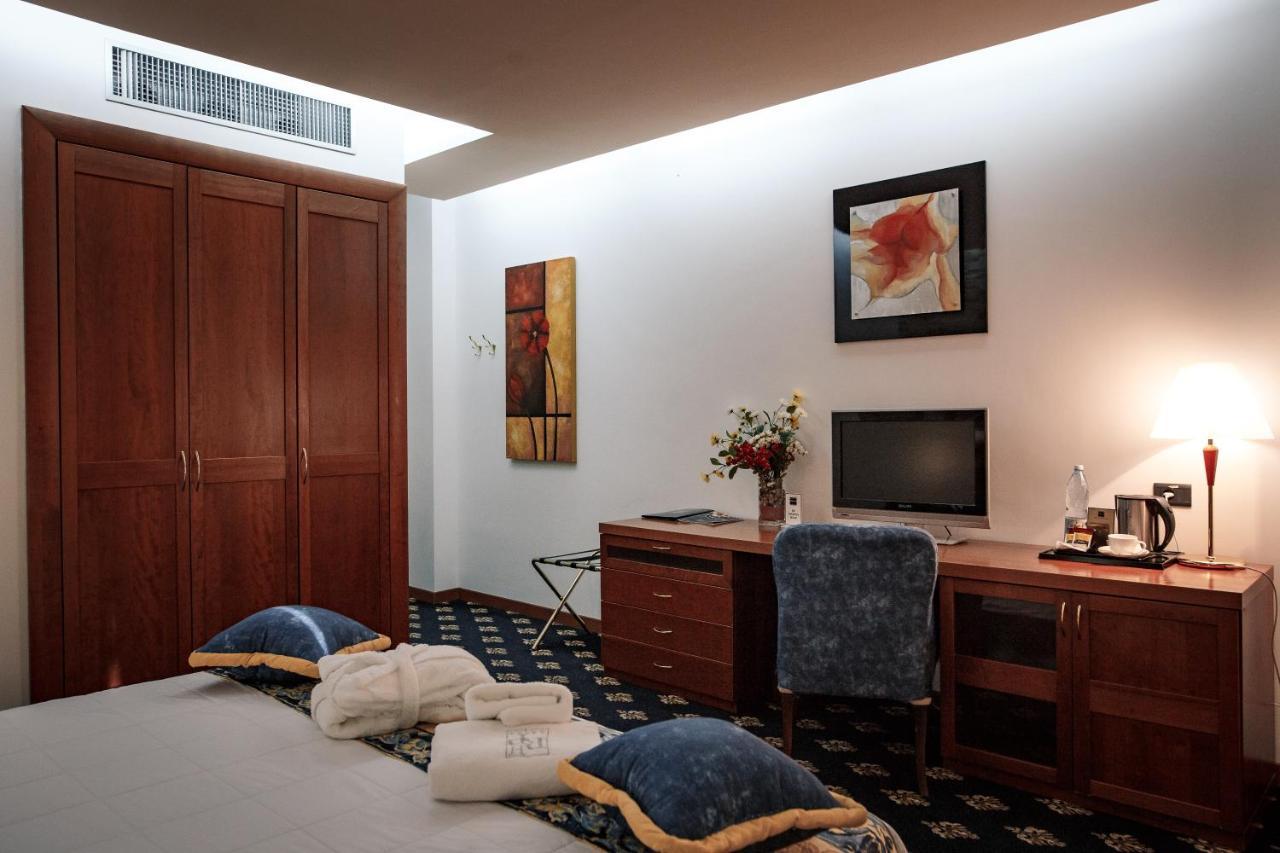 River Palace Hotel Atyrau Ngoại thất bức ảnh