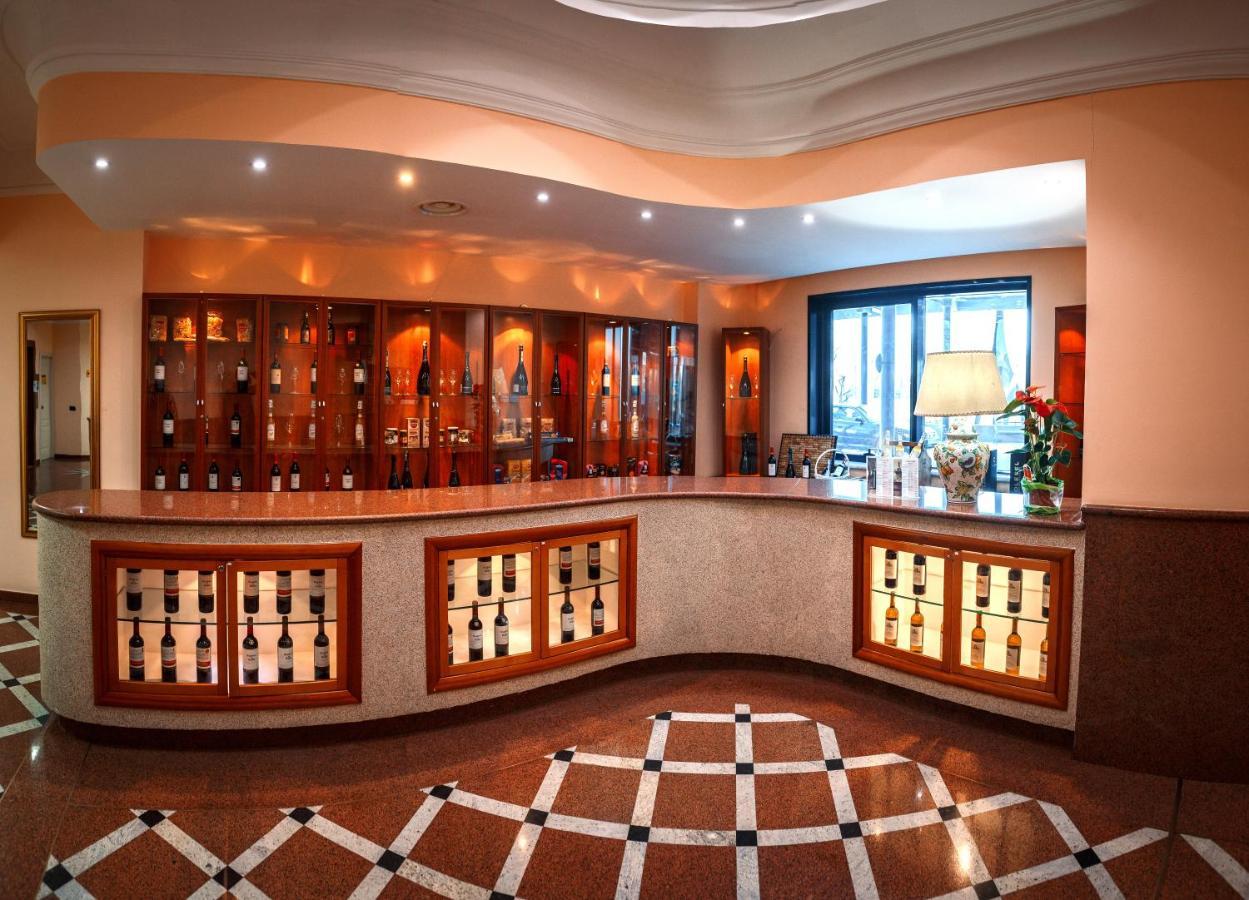 River Palace Hotel Atyrau Ngoại thất bức ảnh