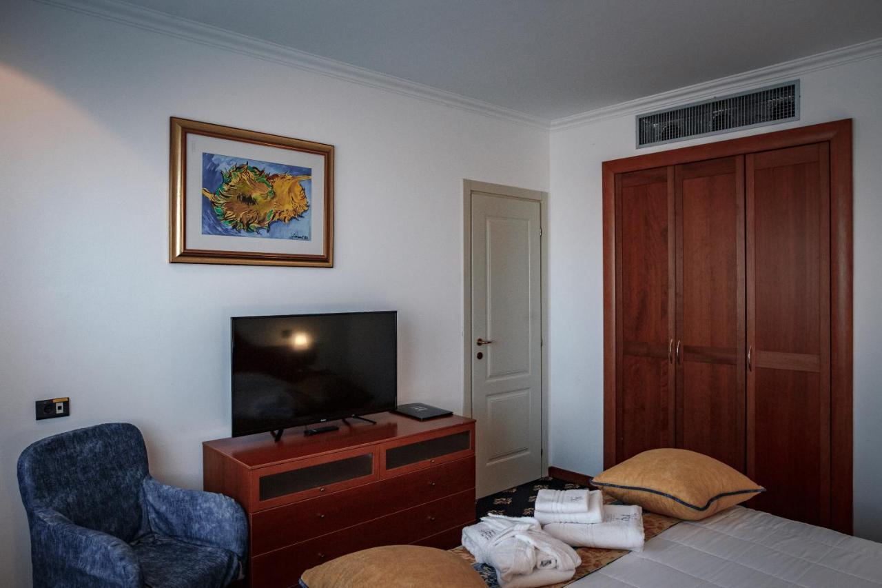 River Palace Hotel Atyrau Ngoại thất bức ảnh