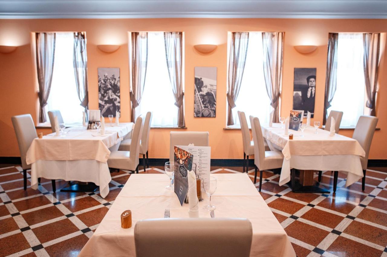 River Palace Hotel Atyrau Ngoại thất bức ảnh