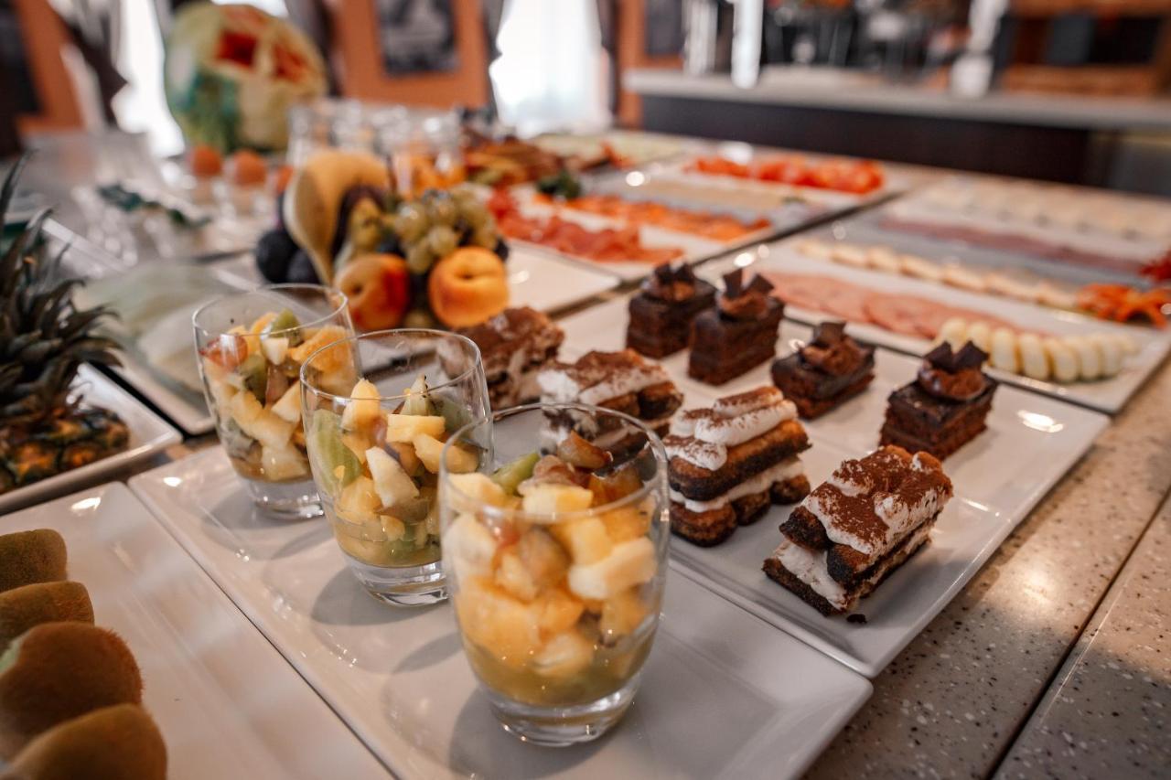 River Palace Hotel Atyrau Ngoại thất bức ảnh