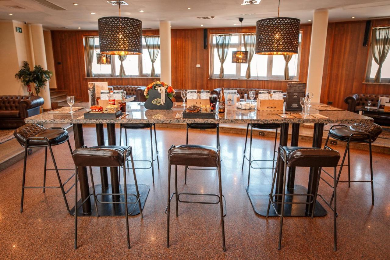 River Palace Hotel Atyrau Ngoại thất bức ảnh