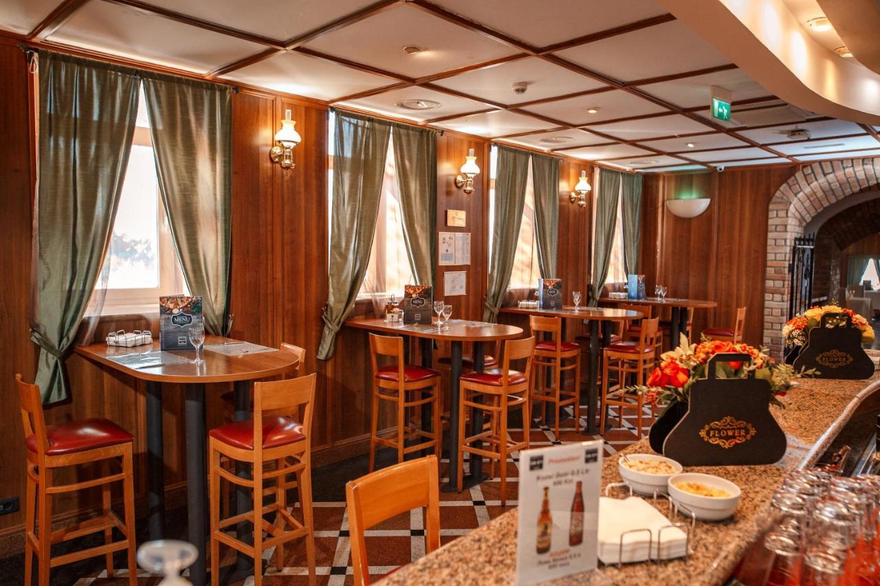River Palace Hotel Atyrau Ngoại thất bức ảnh