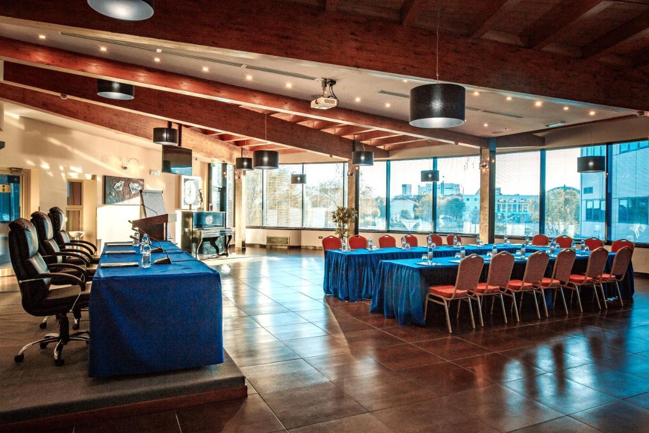 River Palace Hotel Atyrau Ngoại thất bức ảnh