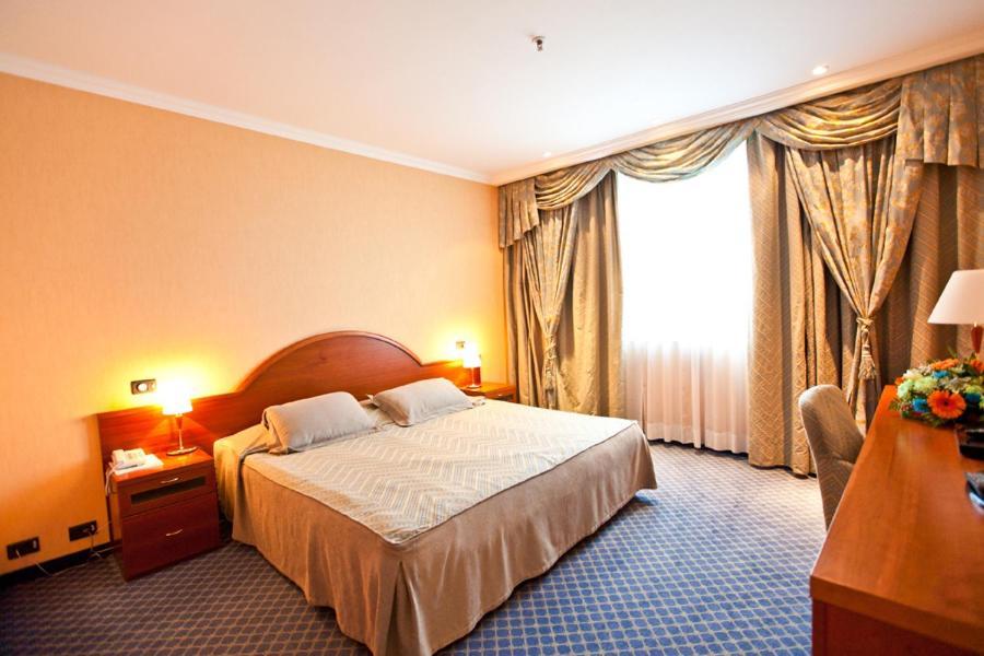River Palace Hotel Atyrau Ngoại thất bức ảnh