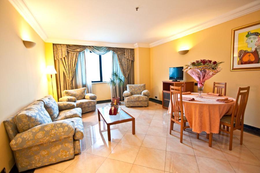 River Palace Hotel Atyrau Ngoại thất bức ảnh